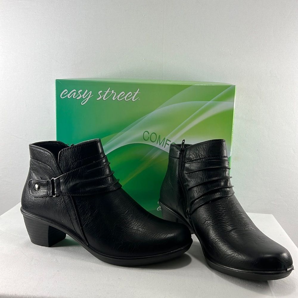 Easy Street Damita Bootie Black size 10 M